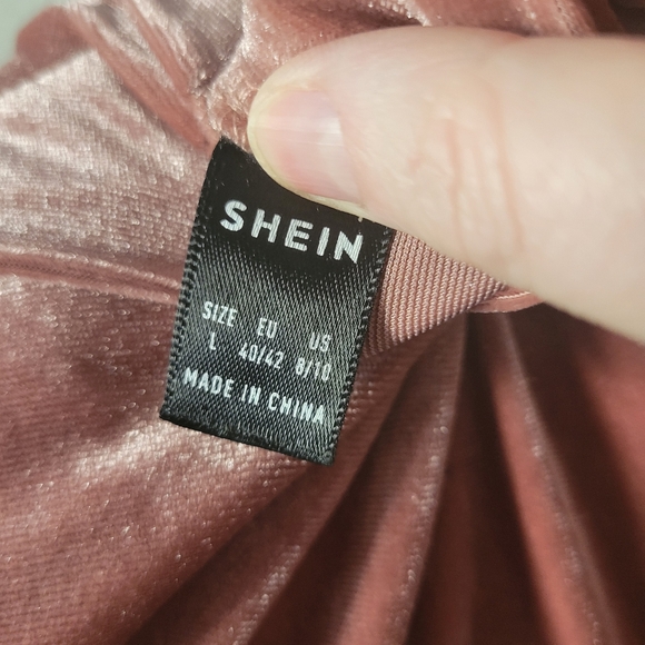 Lot of Shein - Skirt and 4 Tops - Picture 11 of 15